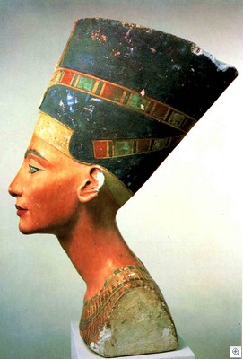 Nefertiti_profile